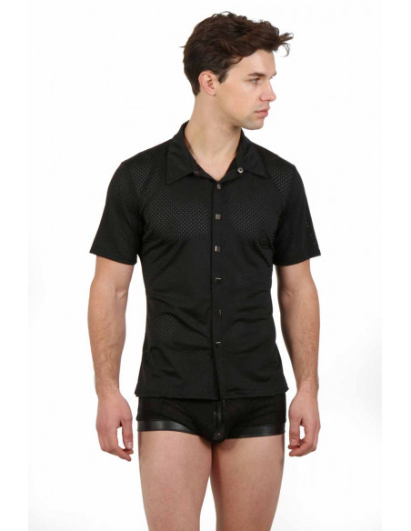 1 Chemise en tissu perforé. Manches courtes. Fermeture boutons pression